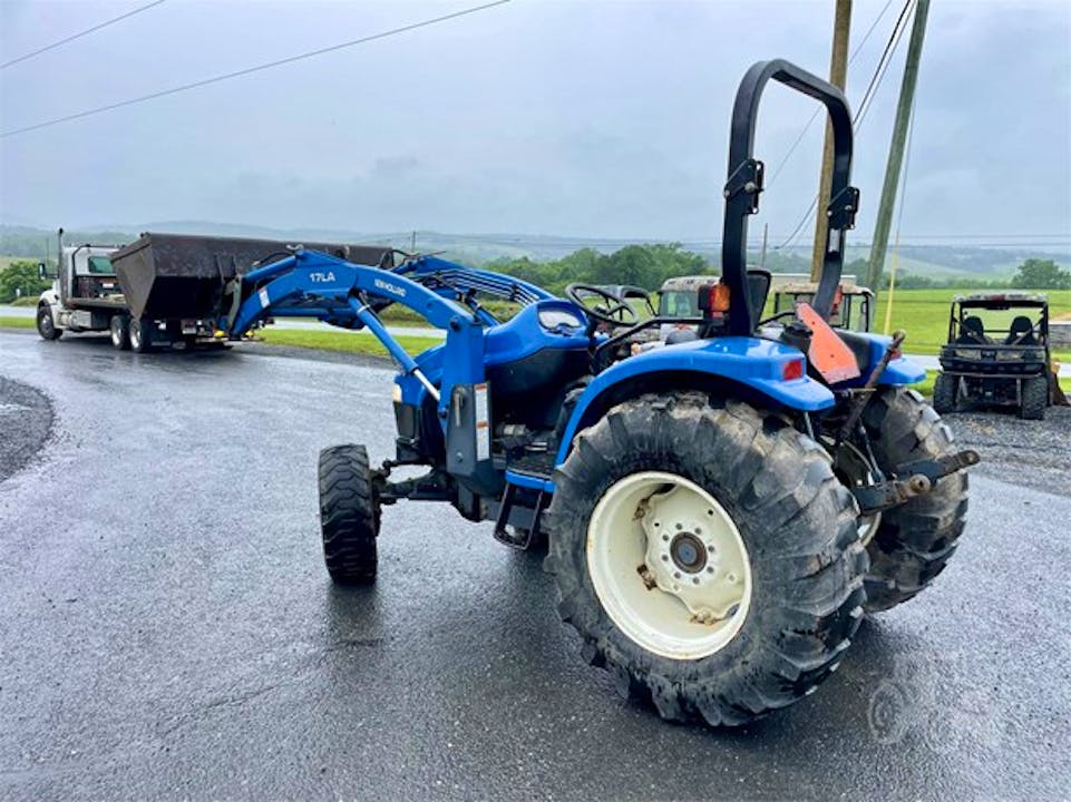 2001-New-Holland-TC35D 4