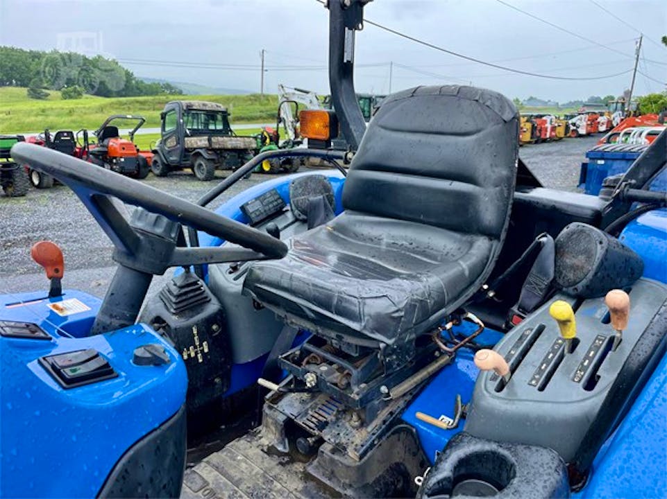 2001-New-Holland-TC35D 5
