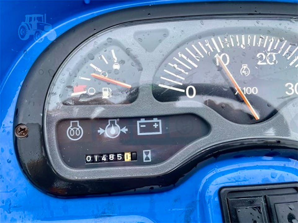 2001-New-Holland-TC35D 6