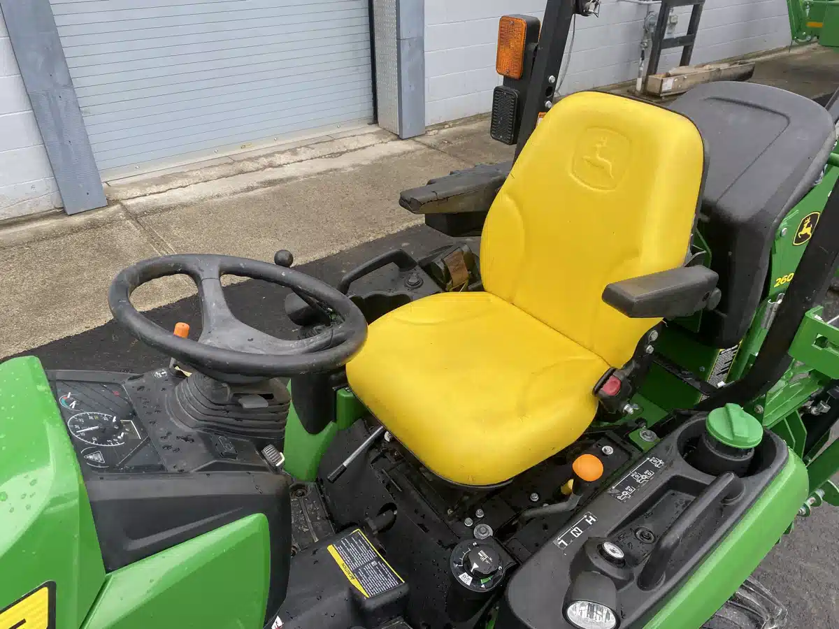 2019 John Deere 1025R 8