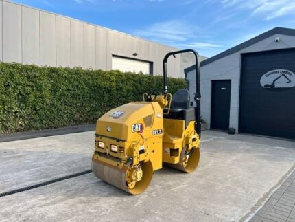 Caterpillar CB 1.7 – Compacteur tandem vibrant – 2020